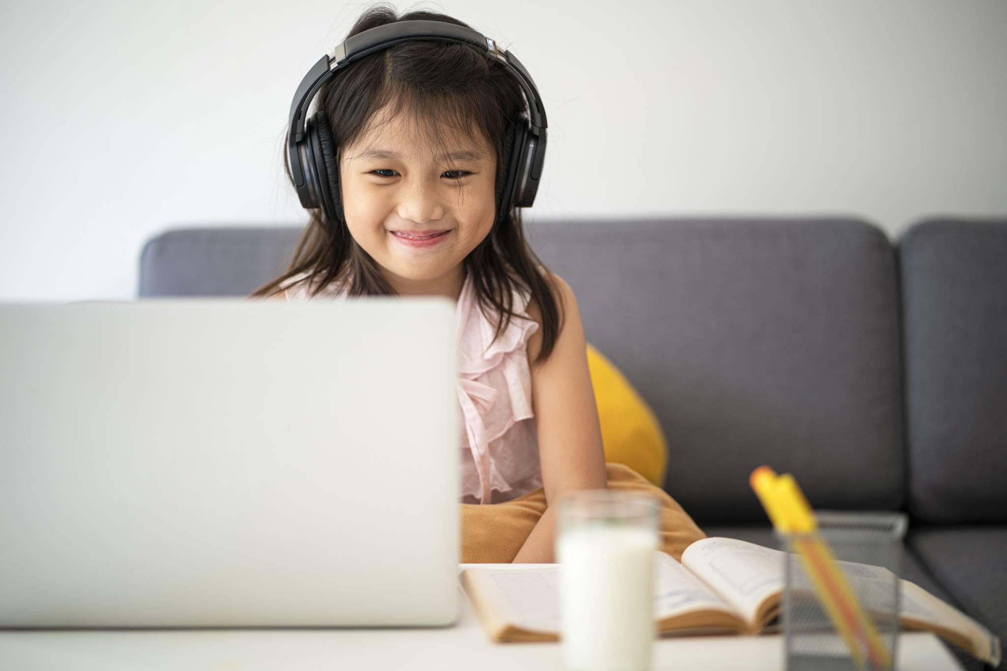 Screen time soars with online school, parents worry about health impact -  Mumbai News - Times of India