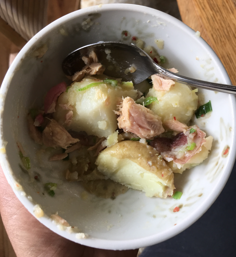 Oil-packed tuna is a perfect dressing for potatoes.