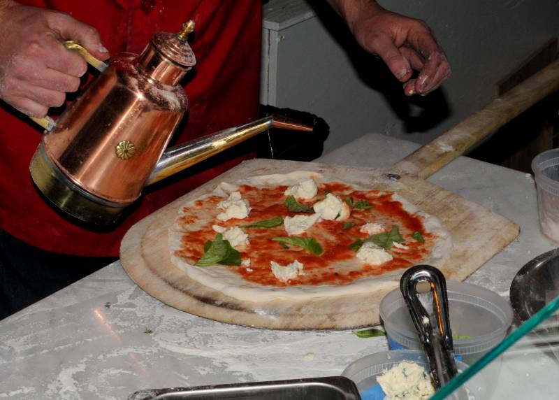 Russ Stein making a margherita pizza.