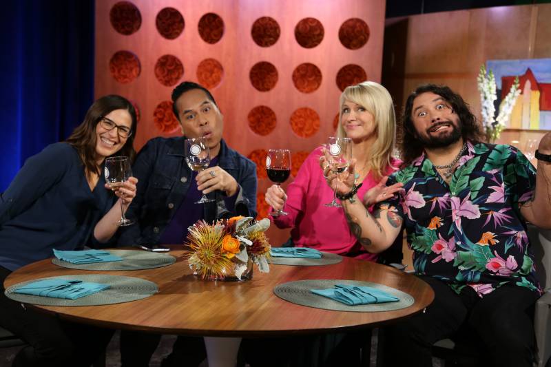 Host Leslie Sbrocco and guests on the set of season 15 episode 4.