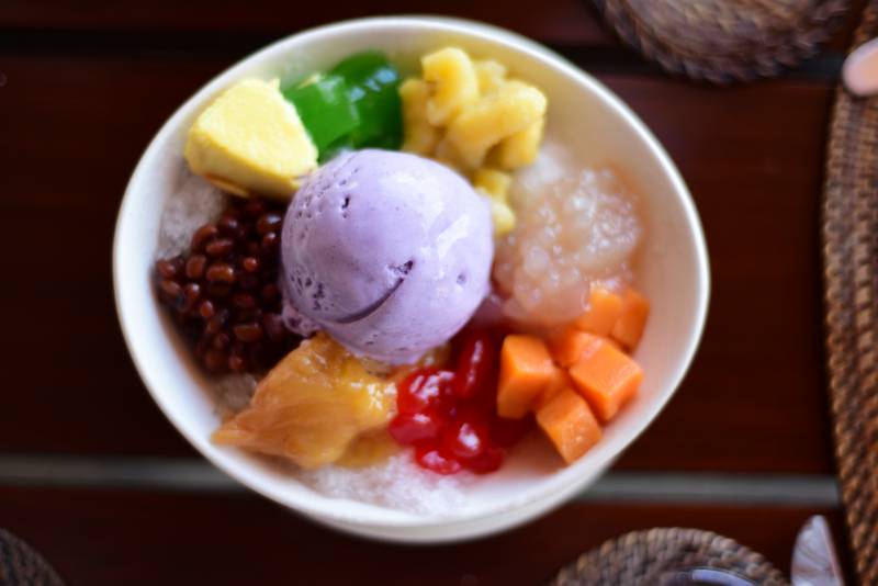 Halo halo, a Filipino dessert with mixtures of shaved ice and evaporated milk with boiled sweet beans, coconut, sago, gulaman, tubers and fruits.