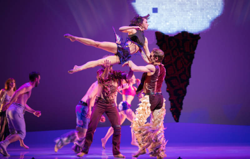 Smuin dancers (l-r) Jonathan Powell, Terez Dean, and Michael Wells in Trey McIntyre's ‘Be Here Now’ 