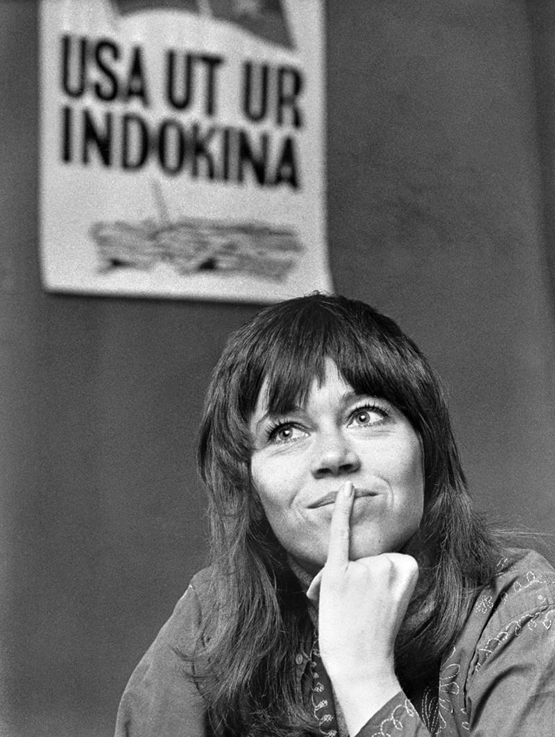 Jane Fonda, American actress and peace activist, addresses media 20 December 1972 in Stockholm during a press conference protesting United States military involvement in the Vietnam war. 
