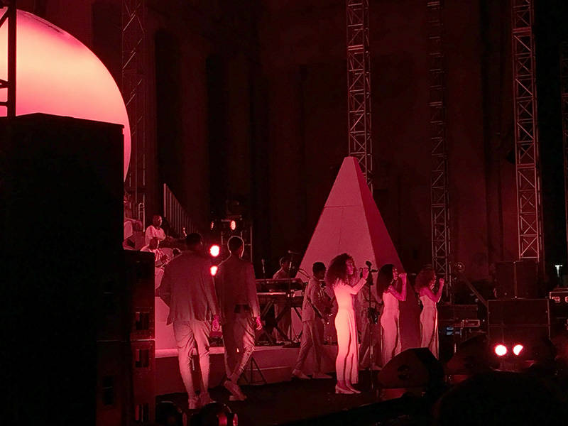Solange and her band amplified her music's message with coordinated choreography. 
