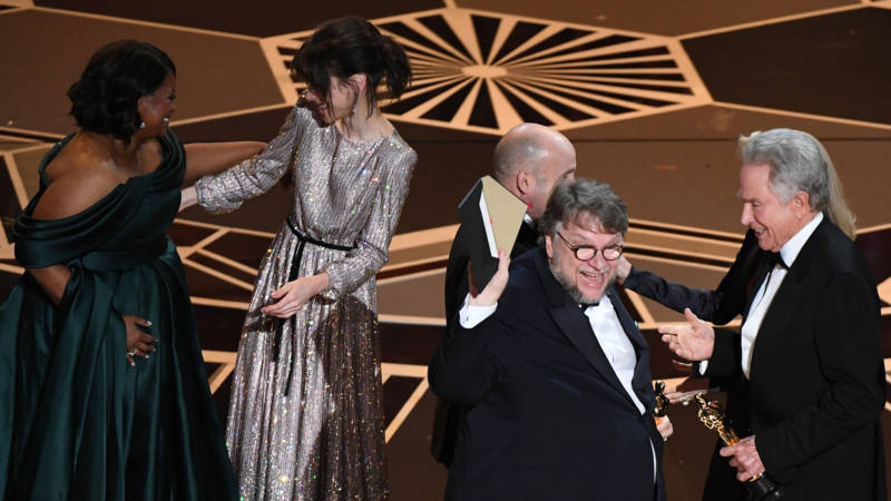 Mexican director Guillermo del Toro (4thL) and producer J. Miles Dale (3rdL) accept the Oscar for Best Film for "The Shape of Water" from US actors Faye Dunaway and Warren Beatty next to US actresses Octavia Spencer (L) and Sally Hawkins (2ndL) during the 90th Annual Academy Awards show on March 4, 2018 in Hollywood, California. 