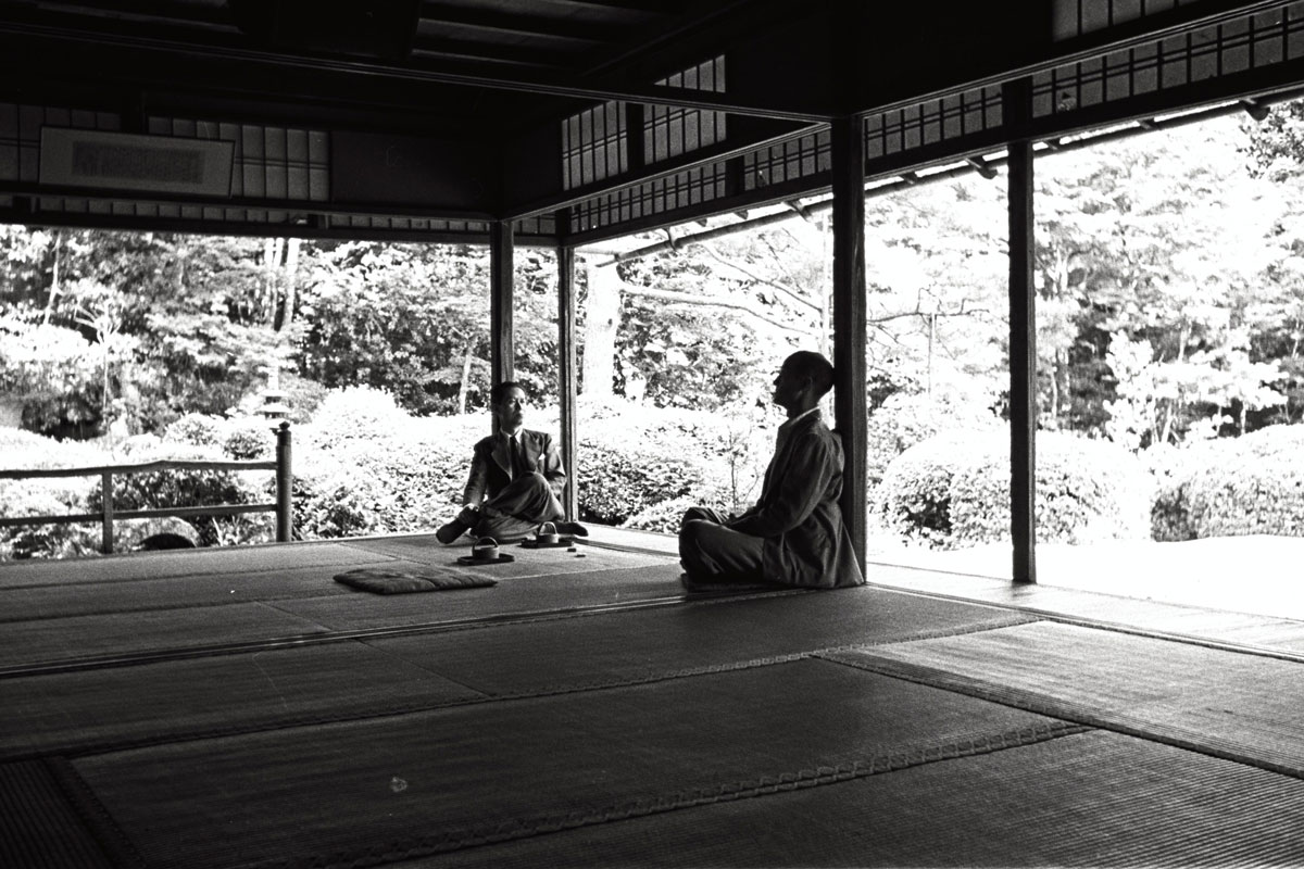 Saburo Hasegawa and Isamu Noguchi at Shisendo Temple in Kyoto, Japan, 1950.