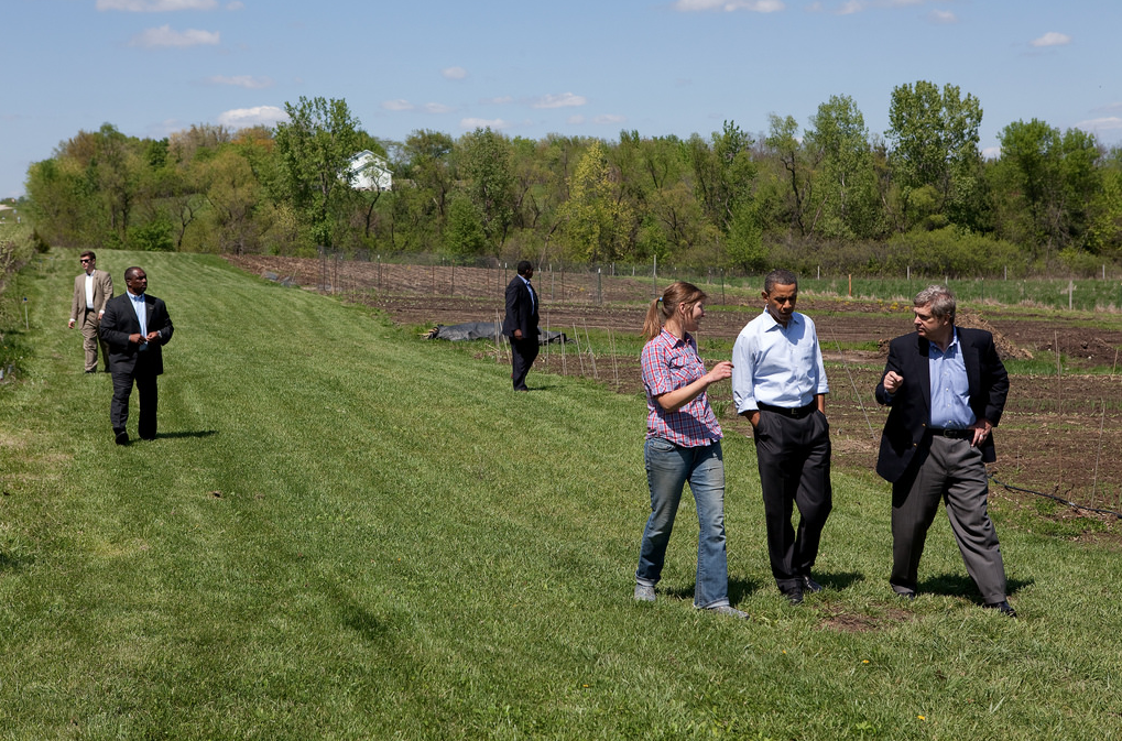 President Barack Obama tours MogoOrganic farm with Agriculture Secretary Tom Vilsack, right, and Morgan Hoenig, left, in Mount Pleasant, Iowa, April 27, 2010.