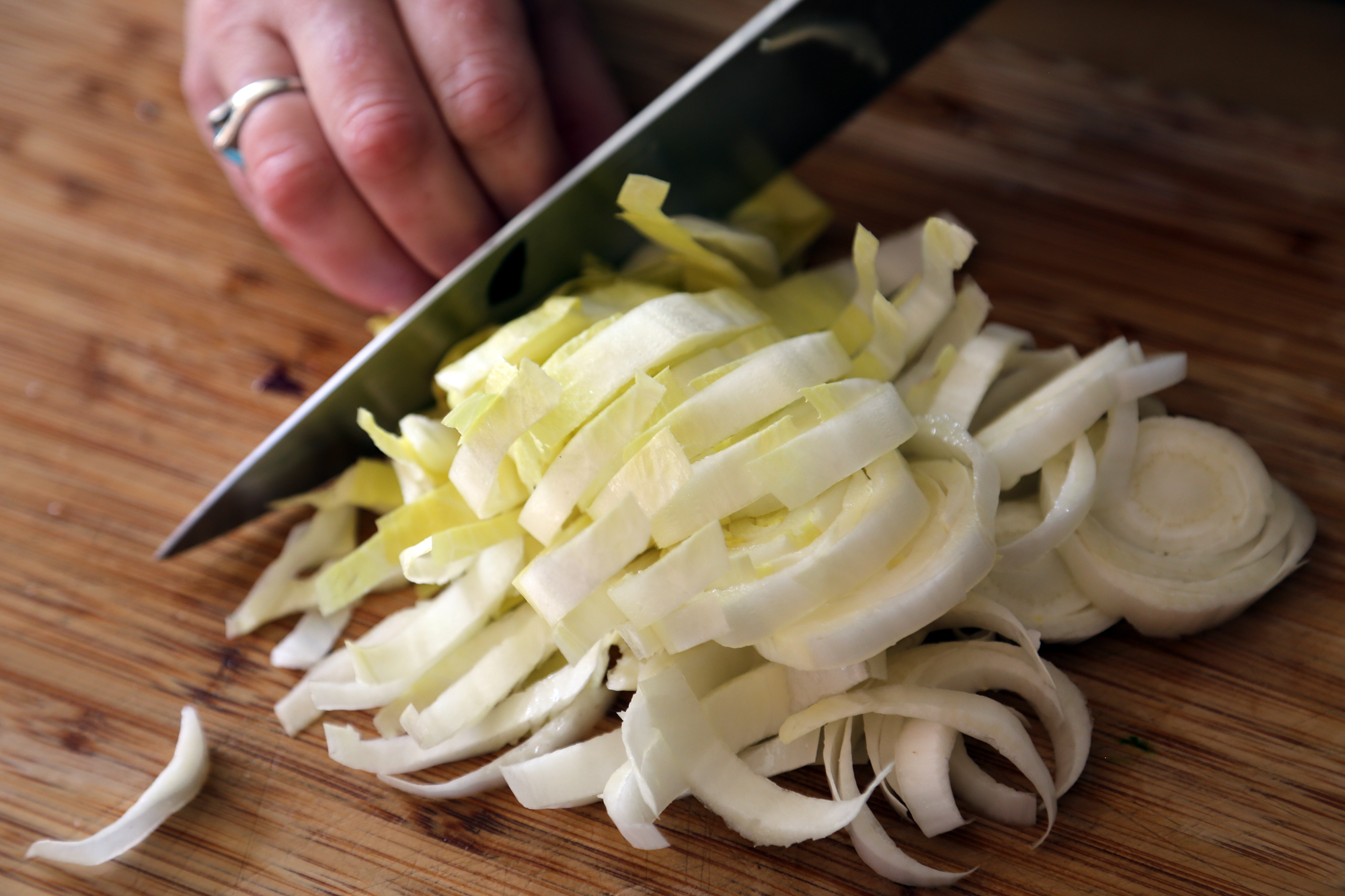 1 endive, thinly sliced.