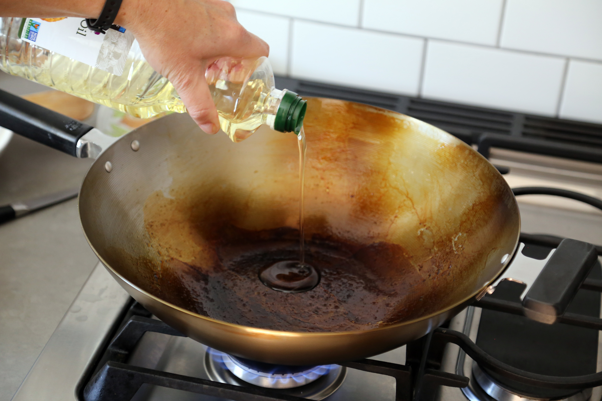 Heat a well-seasoned wok over medium-high heat, then add a few teaspoons of oil.
