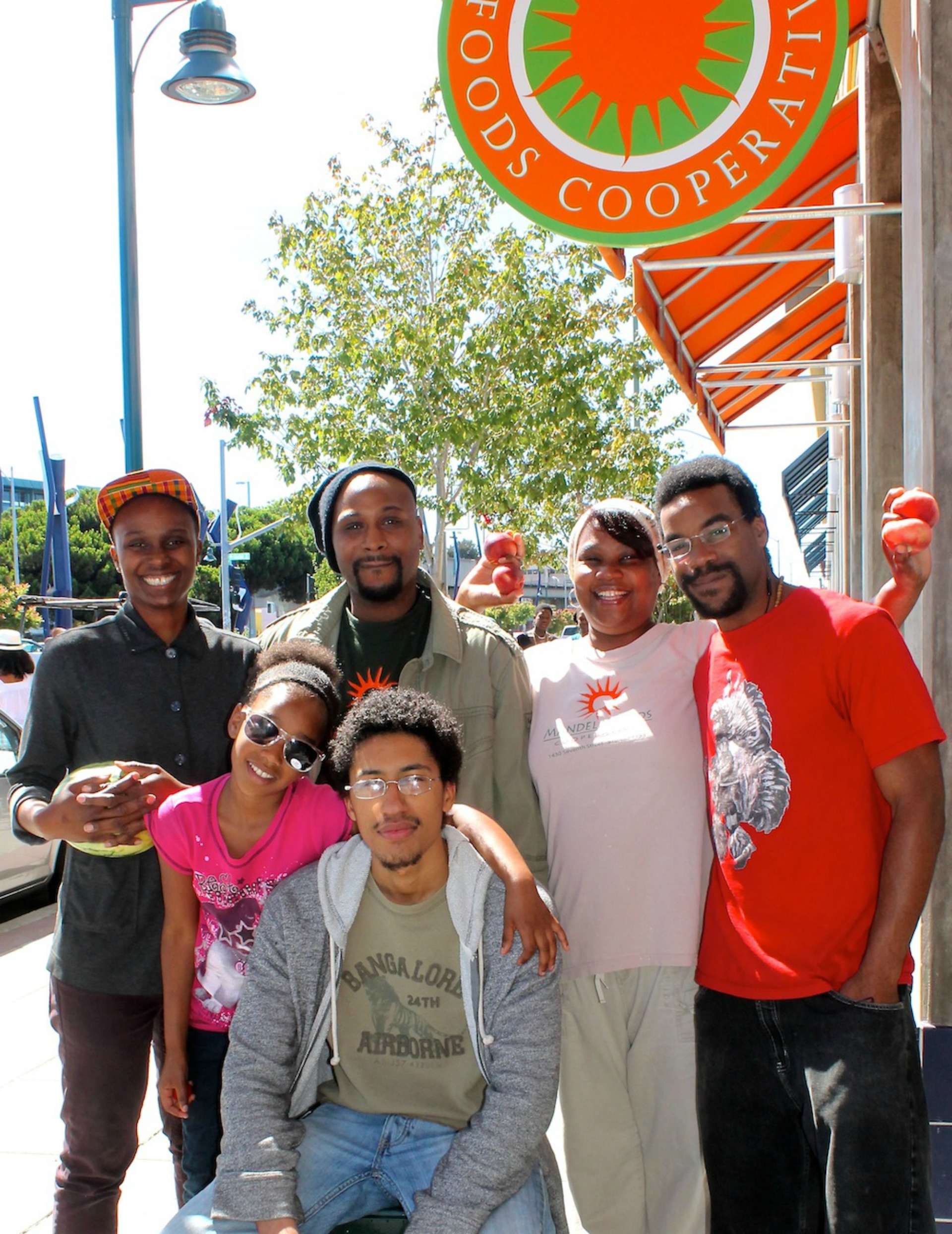 Credibles partnered with Oakland's Mandela Foods Cooperative for their Fresh Creds program, which incentives customers to purchase produce.