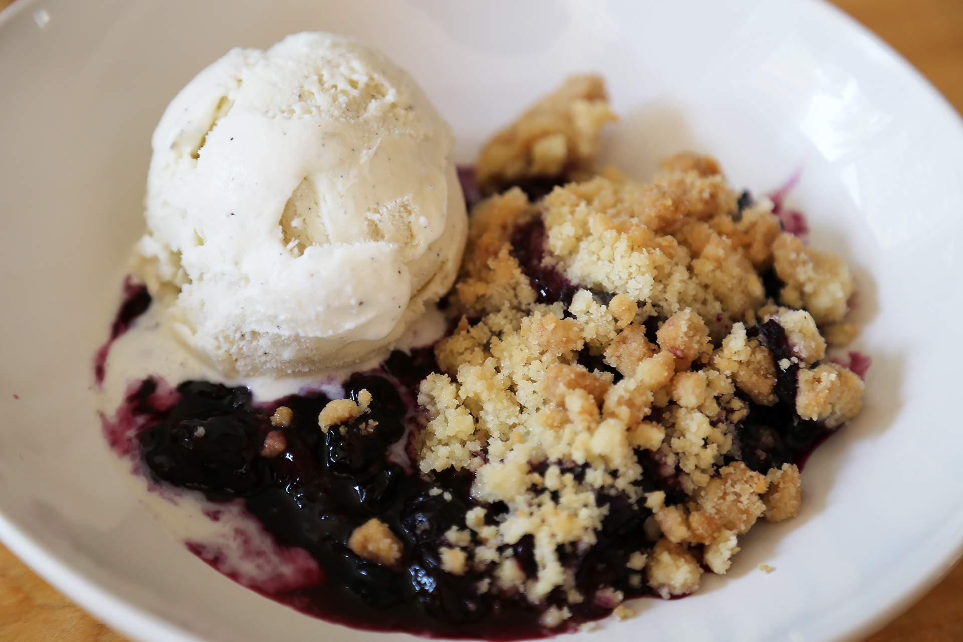 Sweet Summer Blueberry Crumble