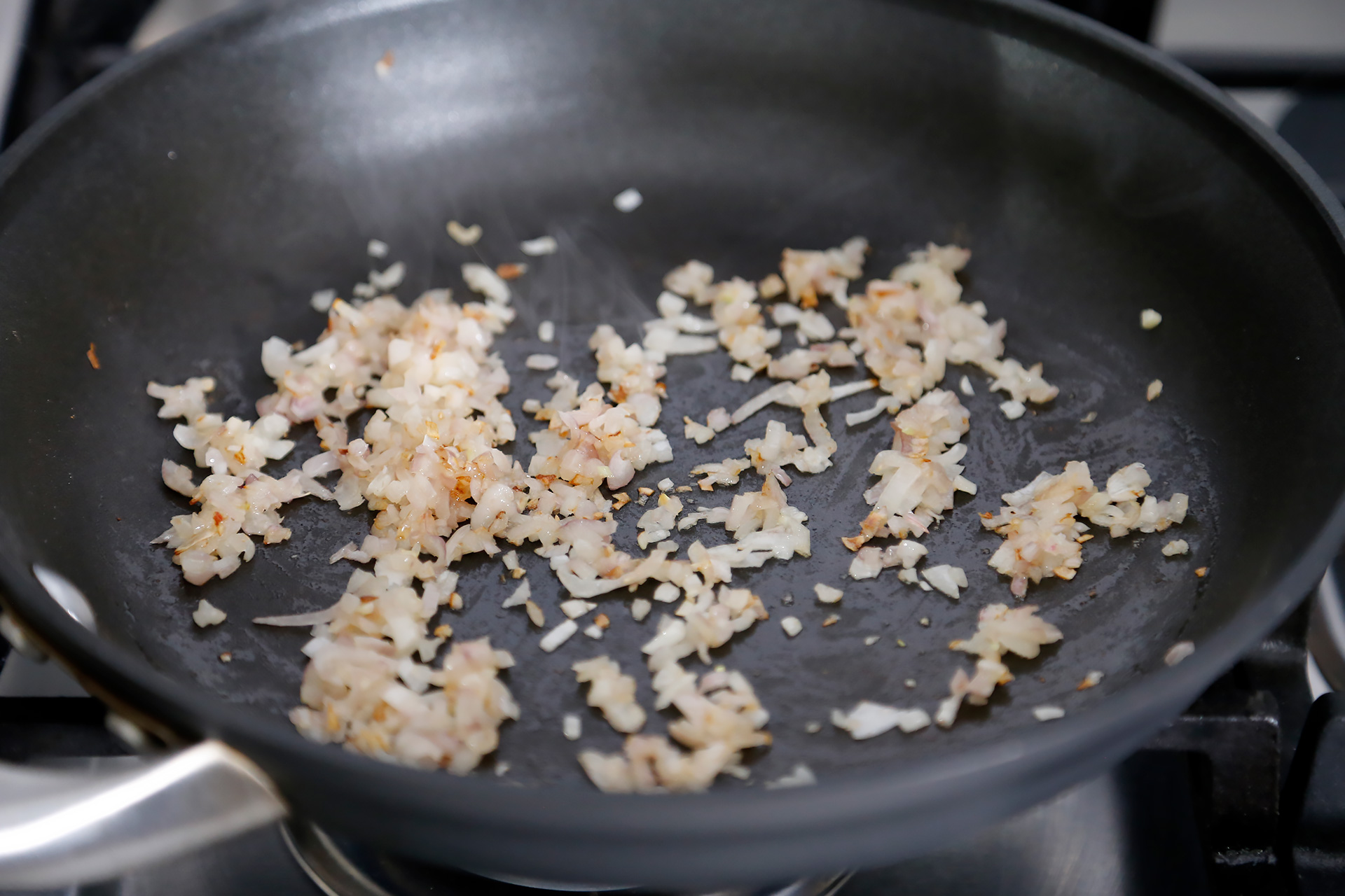 In a frying pan over medium heat, melt the butter. Add the shallots and a little sprinkle of salt. Cook, stirring, until tender, about 3 minutes, then transfer to the mixing bowl.