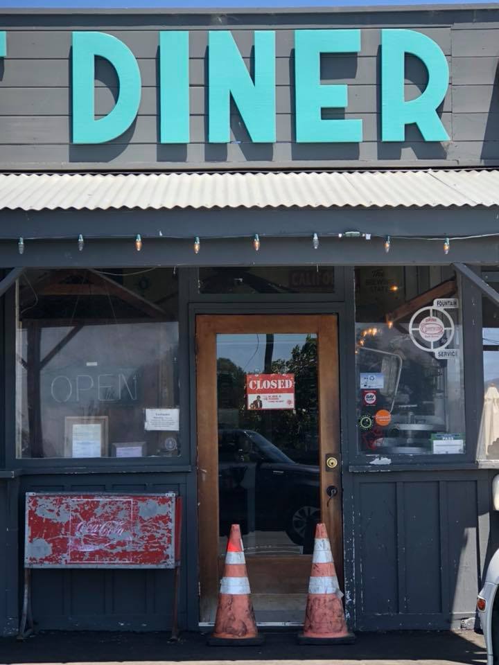 Fremont Diner with CLOSED sign.