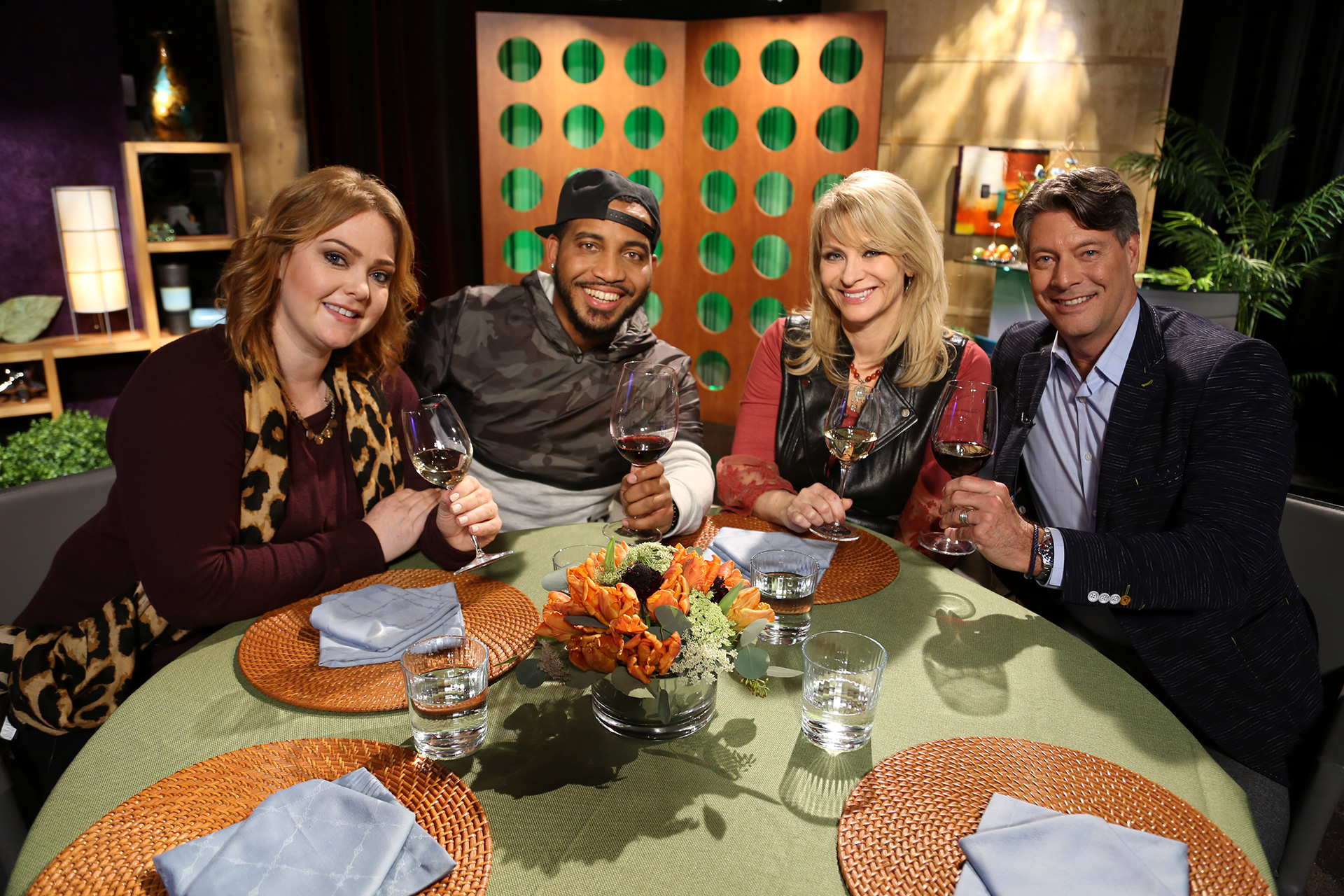 Host Leslie Sbrocco and guests on the set of season 13 episode 3.