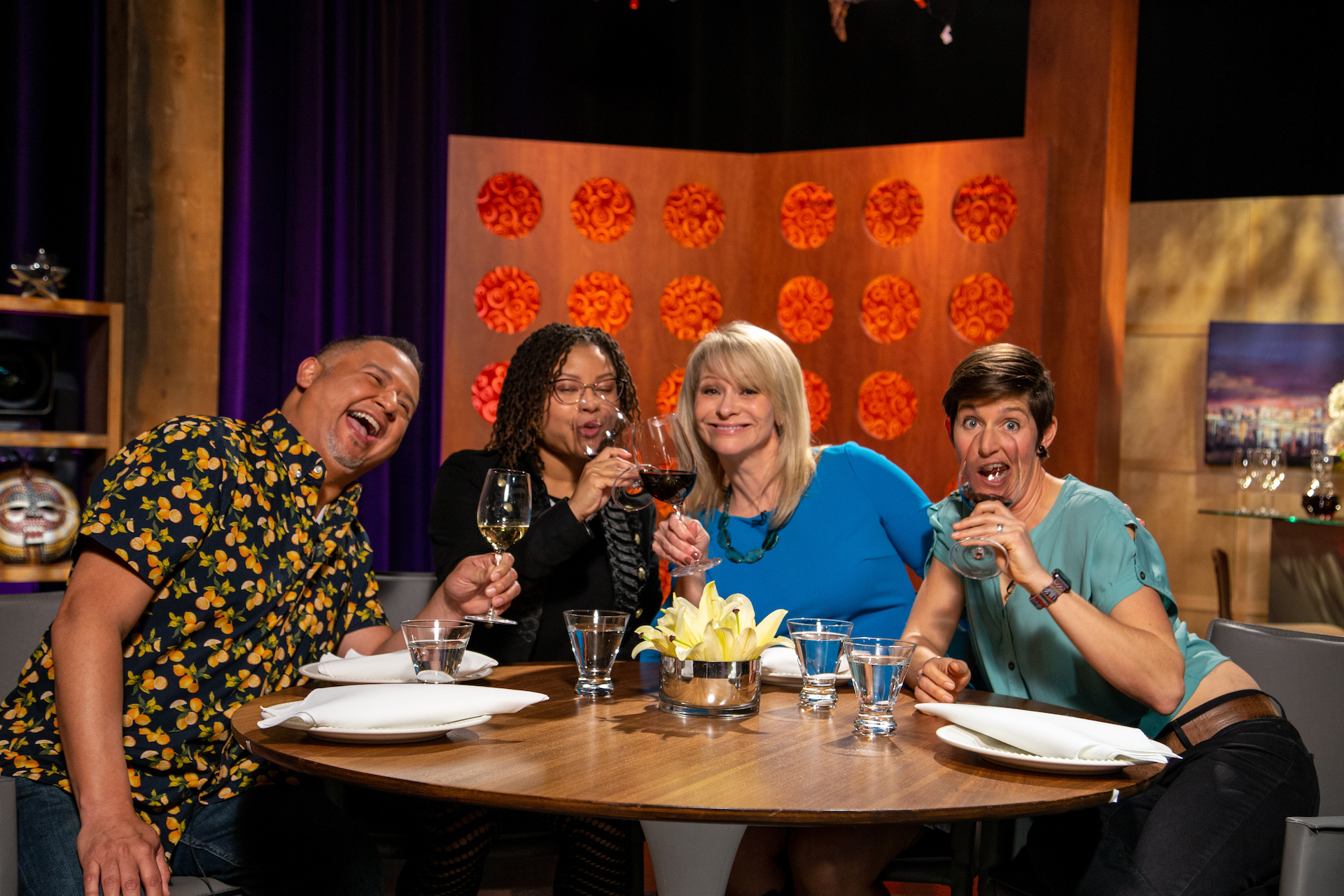 Host Leslie Sbrocco and guests on the set of season 14 episode 7.