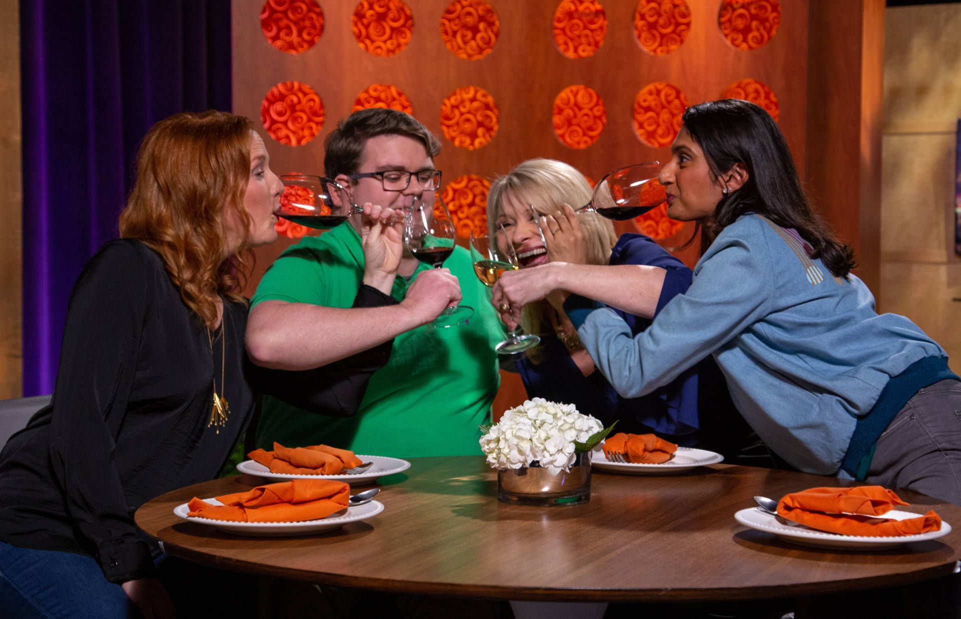 Host Leslie Sbrocco and guests on the set of season 14 episode 6.