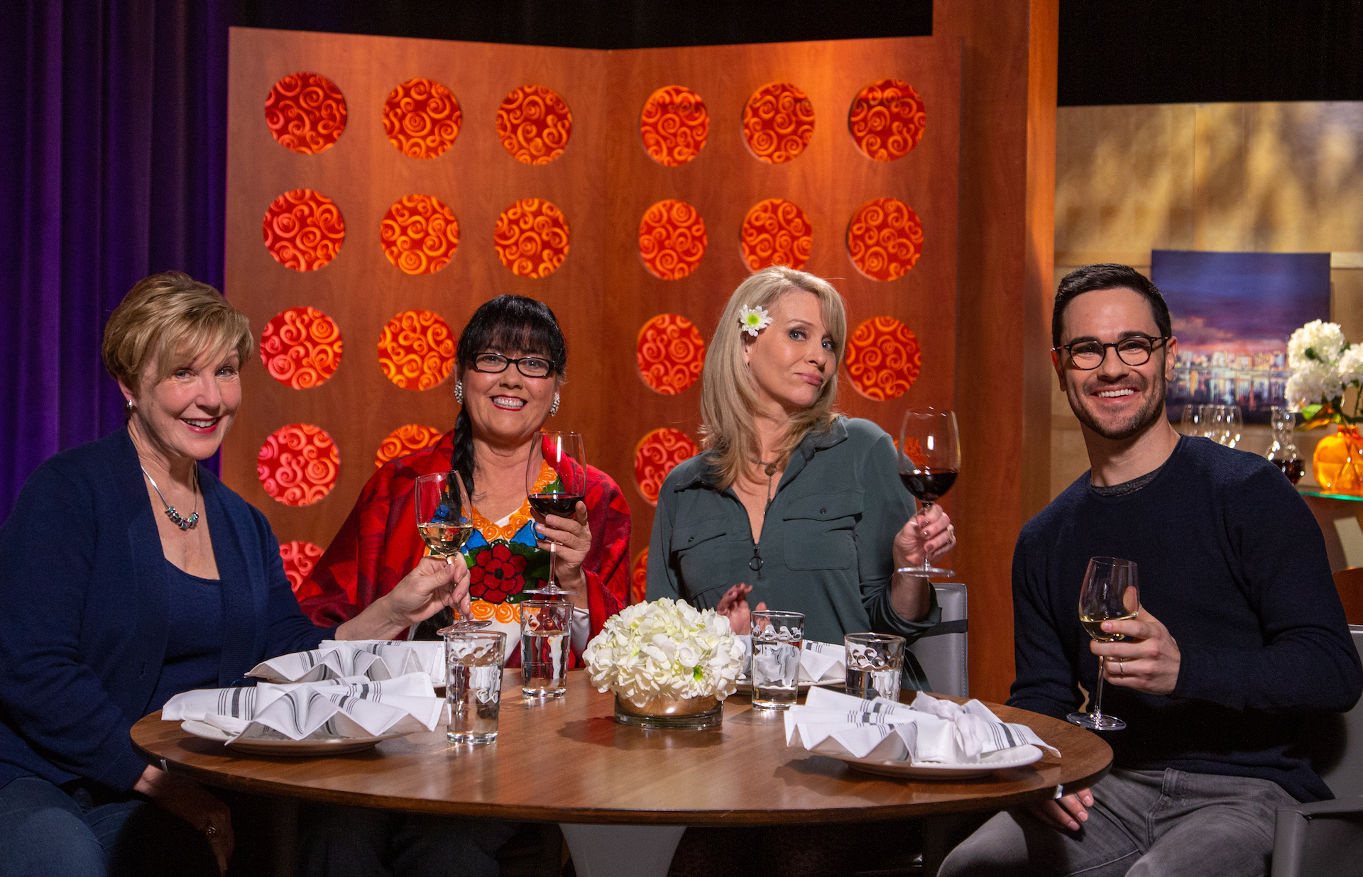 Host Leslie Sbrocco and guests on the set of season 14 episode 5.