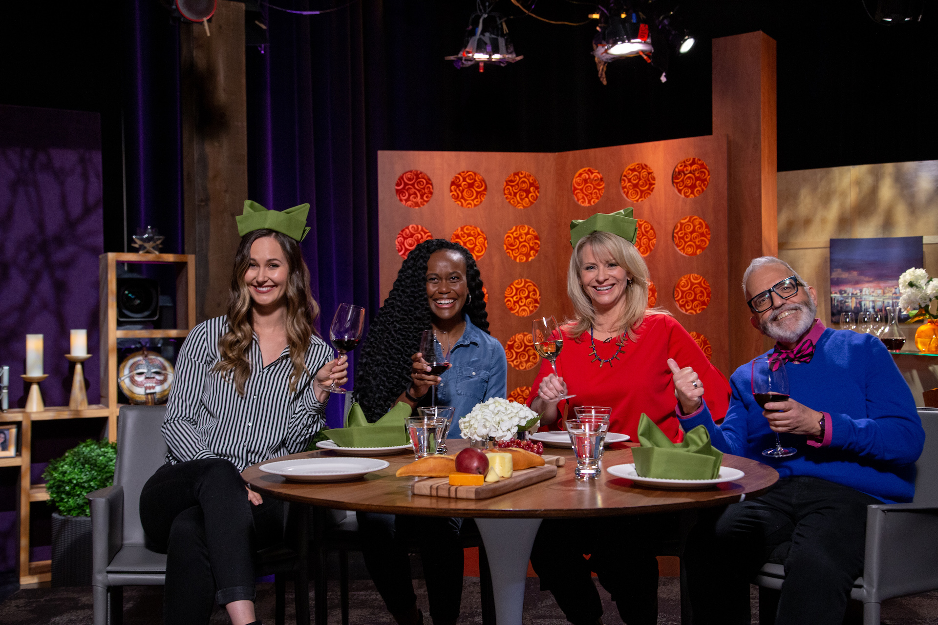 Host Leslie Sbrocco and guests on the set of season 14 episode 9.