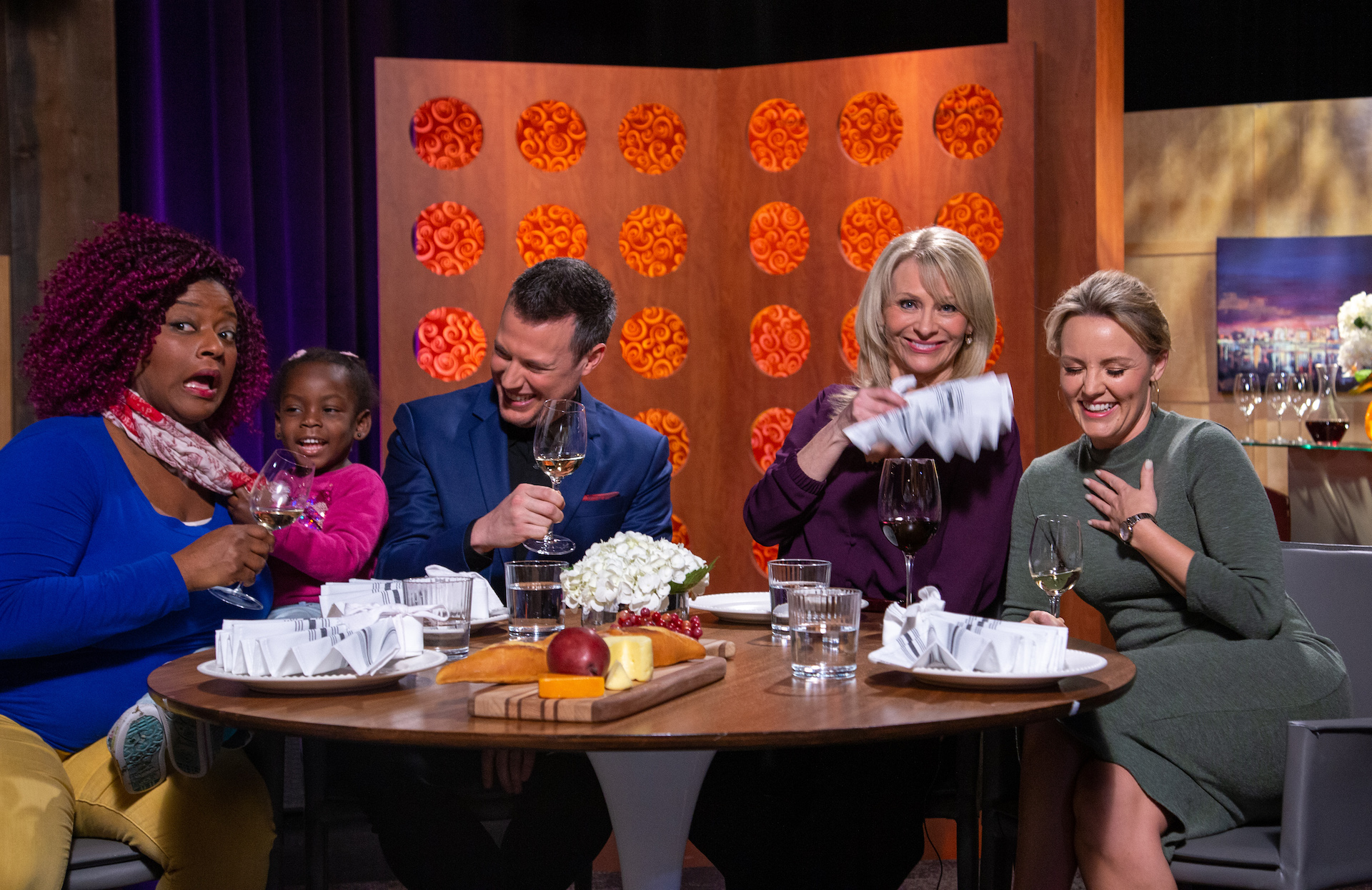 Host Leslie Sbrocco and guests on the set of season 14 episode 10.