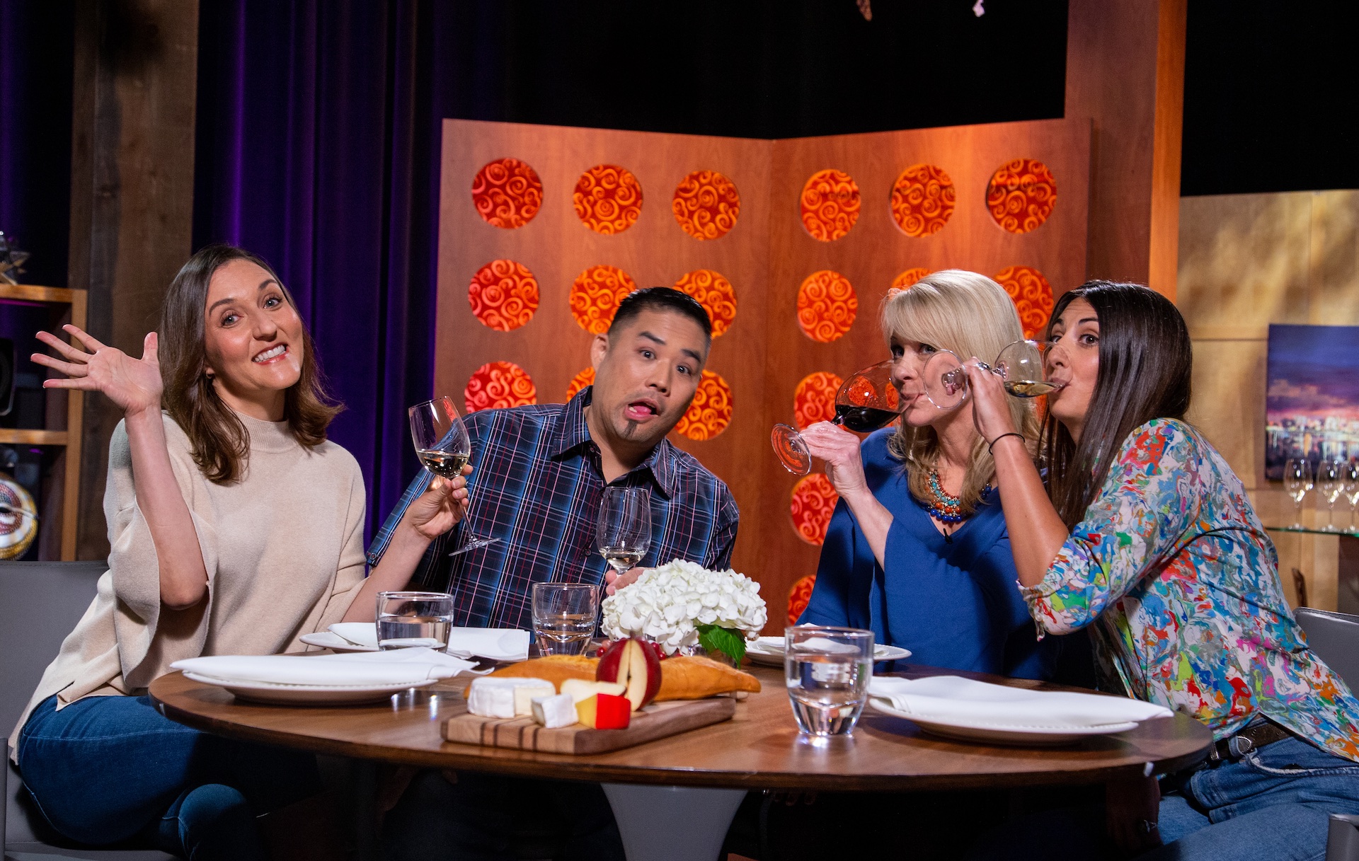 Host Leslie Sbrocco and guests on the set of season 14 episode 13.
