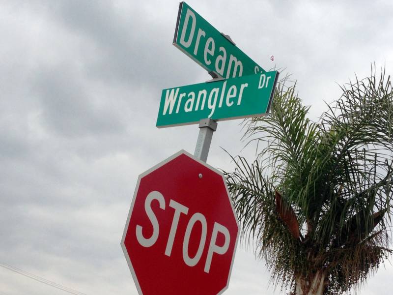 Most of the streets around Dream Street have western-themed names.