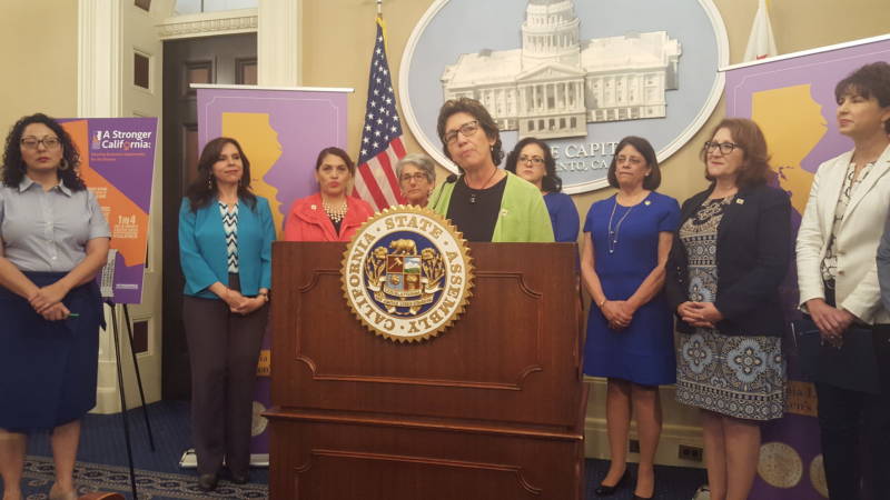 Equal Pay Eludes California's Working Women, Lawmakers Say