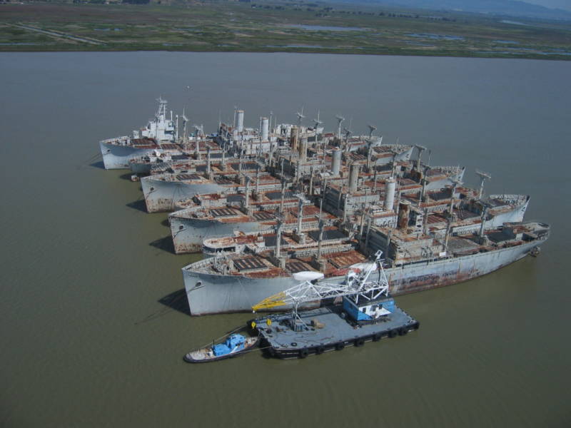 A 2009 study found that 20 tons of contaminants had drained or sloughed off of vessels in the "mothball fleet" anchored in Suisun Bay. Measures have since been put in place to protect the bay. 