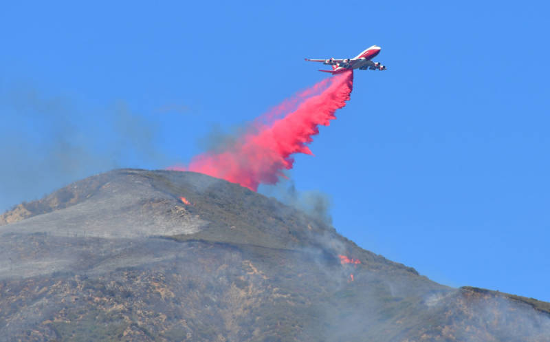 A 747 drops retardant over burning embers and small fires on a mountain near Fillmore on Dec. 8, 2017, on the eastern edge of the Thomas Fire.