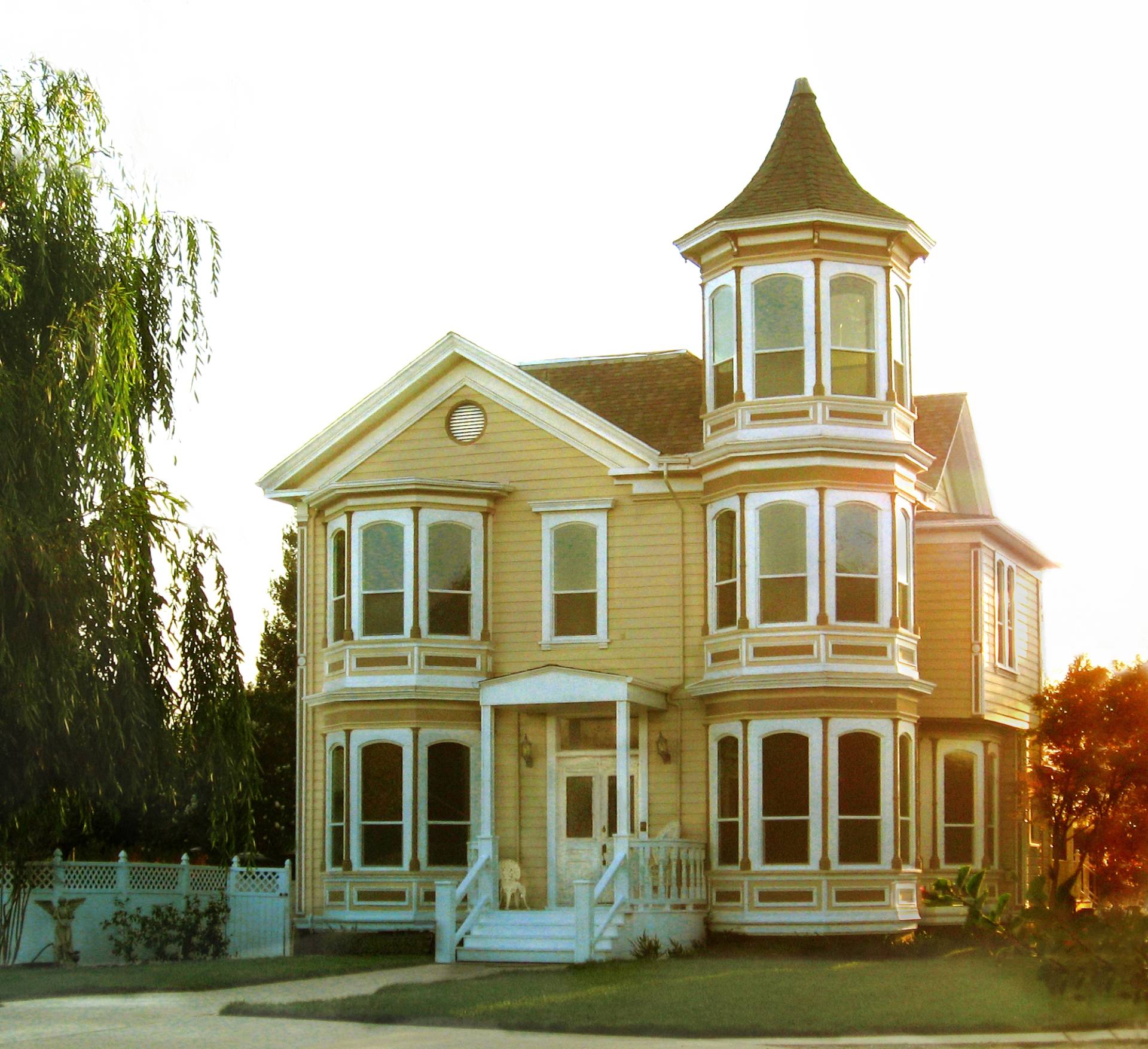 Built in 1877, the Walter B. Wood House is one of Modesto's few remaining examples of Victorian architecture. The building is listed in the National Registry of Historic Places.
