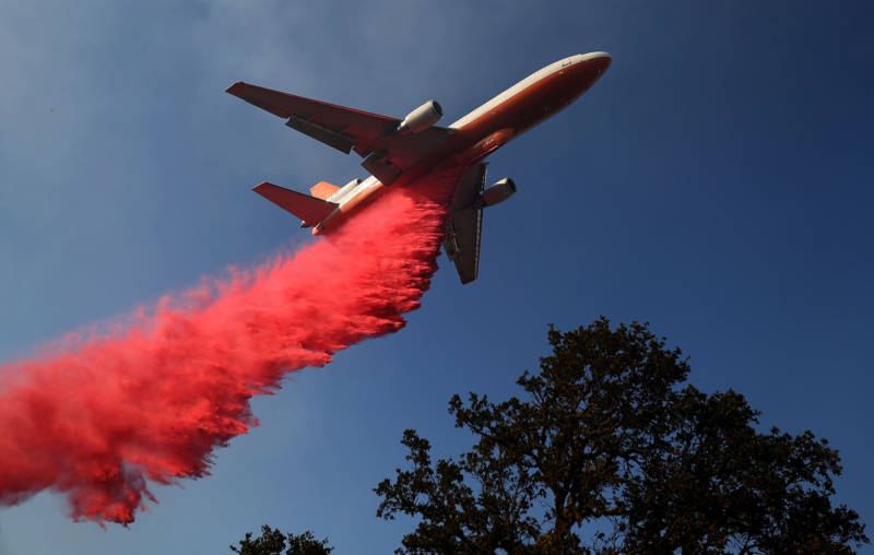 A DC-10 drops fire retardant ahead of the River Fire on August 1, 2018. The huge aircraft can drop 12,000 gallons of slurry.
