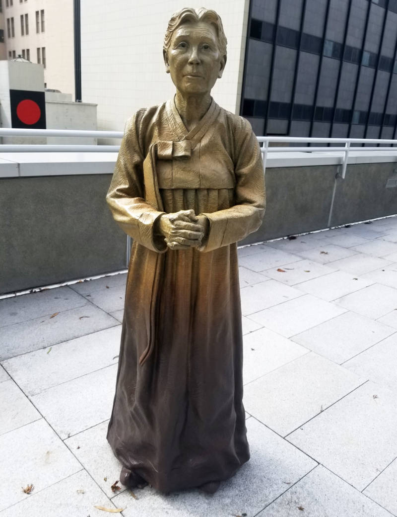 The older woman facing the three younger girls in the memorial is an homage to Kim Hak-sun, the first woman to speak out about her experiences as a sexual slave for the Japanese Army.