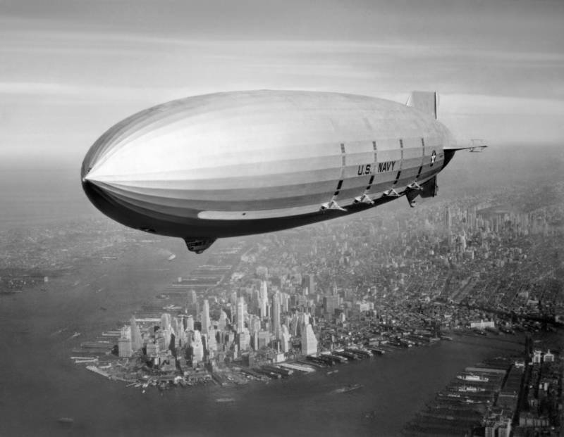 The USS Macon flying over New York in 1933.