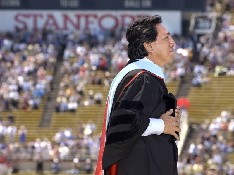 Alejandro Toledo was the commencement speaker at Stanford University on 2003, when he was the sitting Peruvian president. Toledo received a standing ovation after his 45-minute speech.