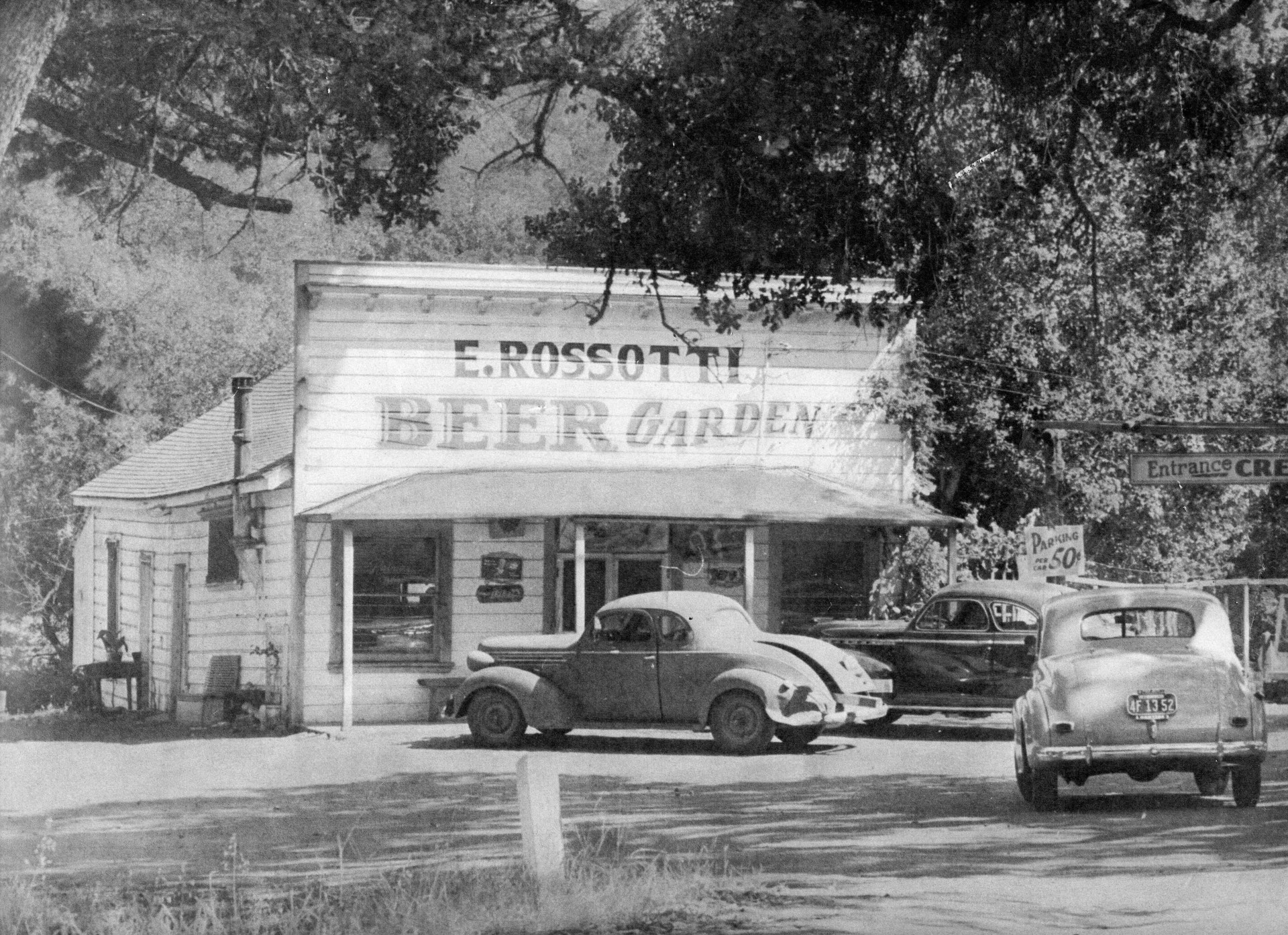 When Prohibition ended in 1933, Enrico Rossotti got the lease, then purchased the property and ran what was then called E. Rossotti's Beer Garden until 1956. With the addition of burgers and similar grill food, it became a local hotspot for Stanford fans year-round, but especially during football season.