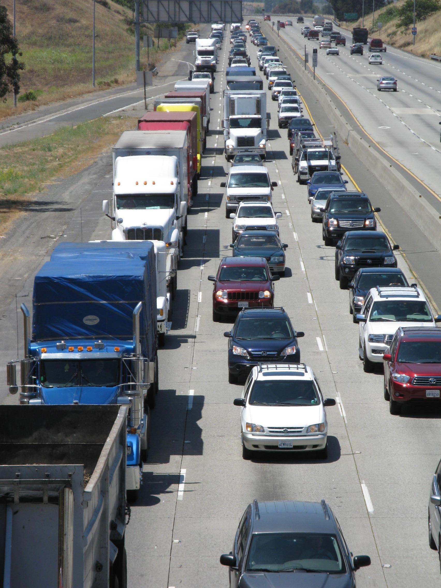 Photo: traffic on I-80 near Crockett, CA